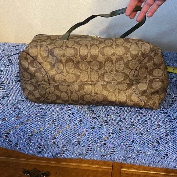 Need a great Coach bag, here it is! - Picture 2 of 6